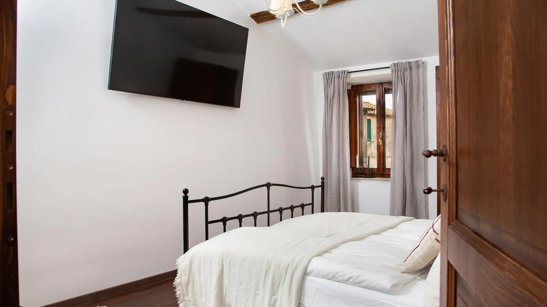 Vista Piazza Apartment Cana Italy